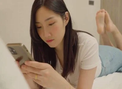 Chị vợ qua lại cùng anh nhân viên giao hàng